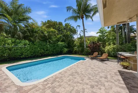 1783 Victoria Pointe Circle Weston FL 33327