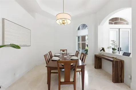 1783 Victoria Pointe Circle Weston FL 33327