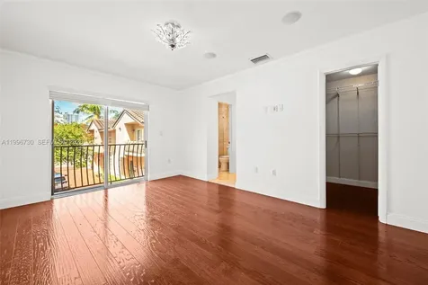 3135 Gifford Lane Miami FL 33133