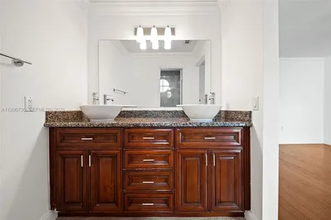 3135 Gifford Lane Miami FL 33133