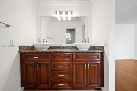 3135 Gifford Lane Miami FL 33133