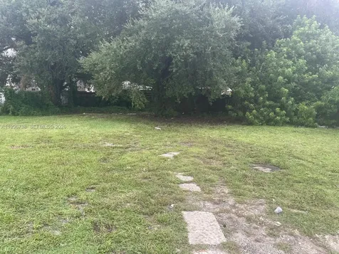 3068 NW 46th Street Miami FL 33142