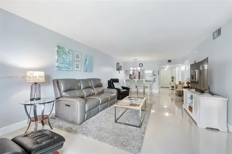 3503 Oaks Way Pompano Beach FL 33069