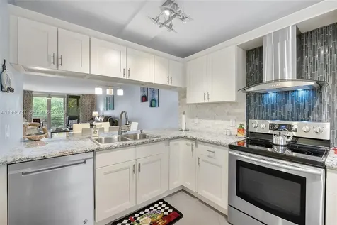 3503 Oaks Way Pompano Beach FL 33069