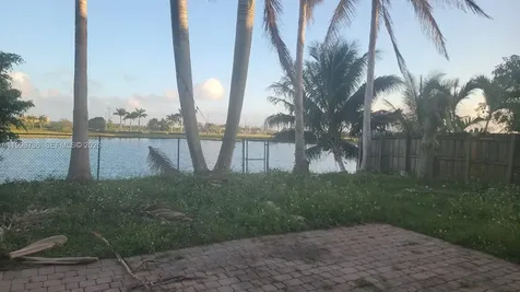 571 SE 37th Place Homestead FL 33033