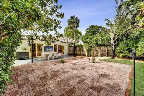 1501 NE 35th Street Oakland Park FL 33334
