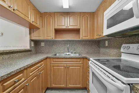 995 SW 84th Avenue Miami FL 33144