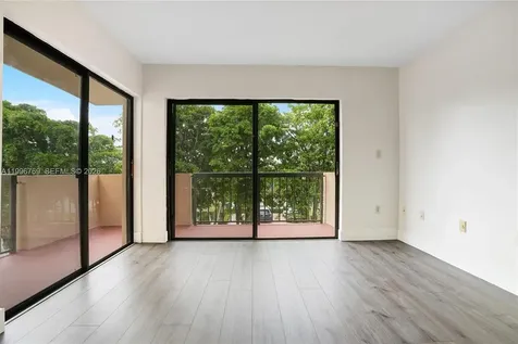 995 SW 84th Avenue Miami FL 33144