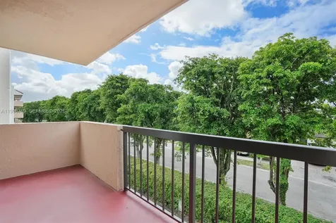 995 SW 84th Avenue Miami FL 33144