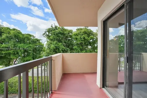 995 SW 84th Avenue Miami FL 33144