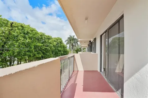 995 SW 84th Avenue Miami FL 33144
