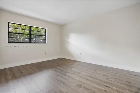 995 SW 84th Avenue Miami FL 33144
