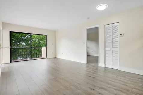 995 SW 84th Avenue Miami FL 33144
