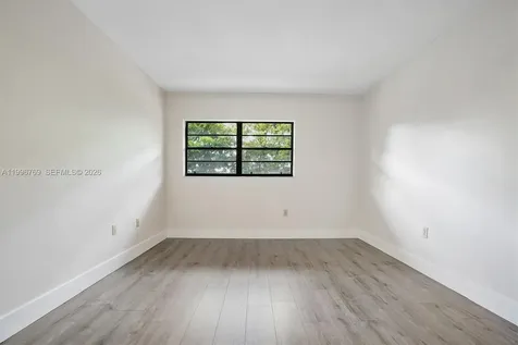995 SW 84th Avenue Miami FL 33144