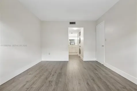 995 SW 84th Avenue Miami FL 33144