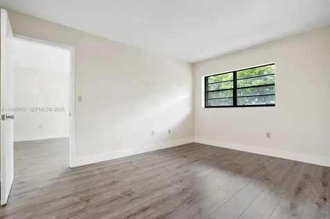 995 SW 84th Avenue Miami FL 33144