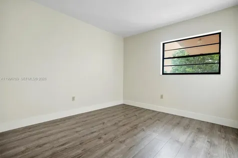 995 SW 84th Avenue Miami FL 33144