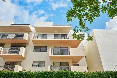 995 SW 84th Avenue Miami FL 33144