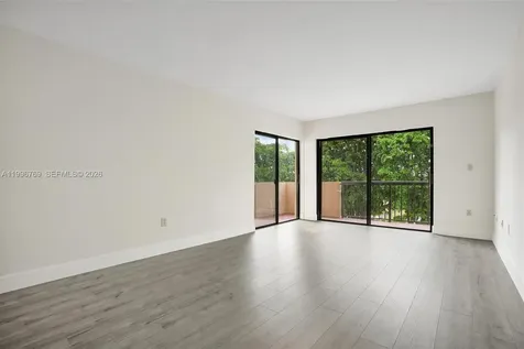 995 SW 84th Avenue Miami FL 33144