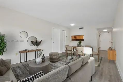 995 SW 84th Avenue Miami FL 33144