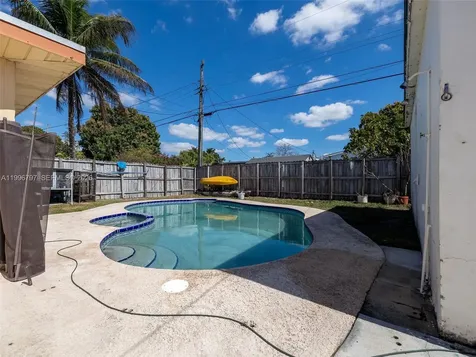 1331 N 69th Avenue Hollywood FL 33024