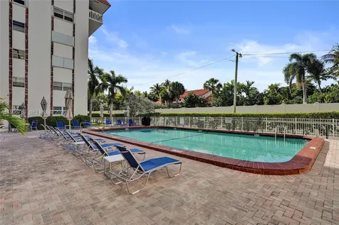 3181 S Ocean Drive Hallandale Beach FL 33009