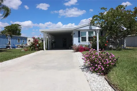 221 Grassy Key Naples FL 34114