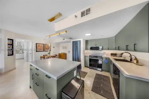 1621 Bay Road Miami Beach FL 33139