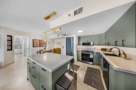 1621 Bay Road Miami Beach FL 33139
