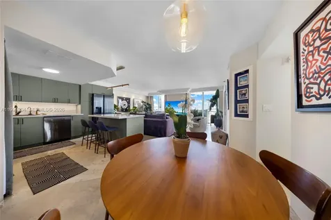 1621 Bay Road Miami Beach FL 33139