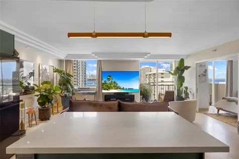 1621 Bay Road Miami Beach FL 33139
