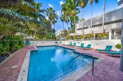 1621 Bay Road Miami Beach FL 33139