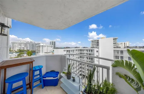 1621 Bay Road Miami Beach FL 33139