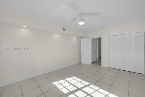 462 Golden Isles Drive Hallandale Beach FL 33009
