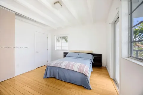 3915 N Meridian Avenue Miami Beach FL 33140