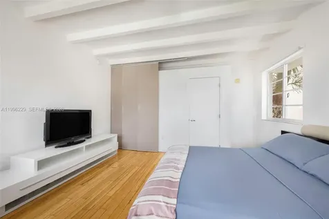 3915 N Meridian Avenue Miami Beach FL 33140