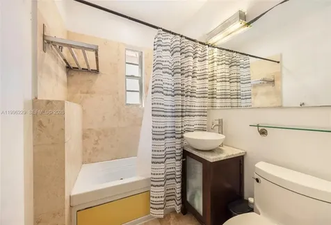 3915 N Meridian Avenue Miami Beach FL 33140