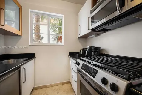 3915 N Meridian Avenue Miami Beach FL 33140