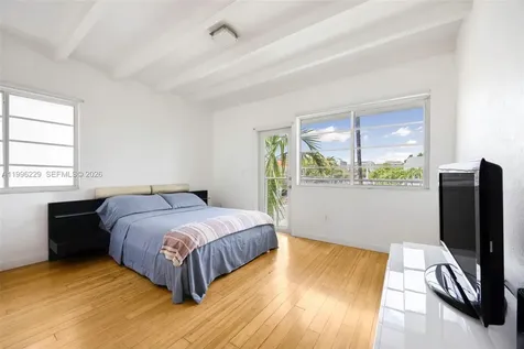 3915 N Meridian Avenue Miami Beach FL 33140