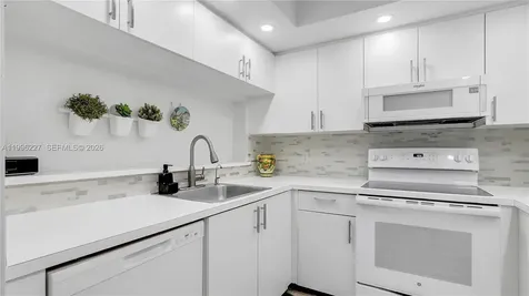 100 SW 130th Terrace Pembroke Pines FL 33027