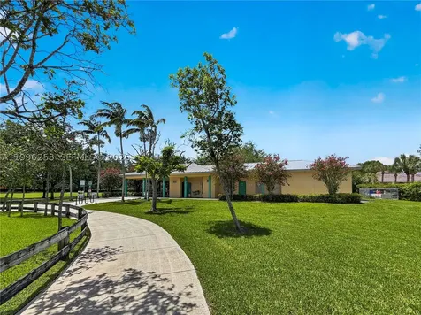 10101 SW 154th Cir Court Miami FL 33196