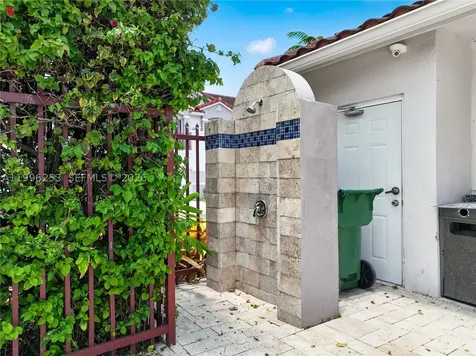 10101 SW 154th Cir Court Miami FL 33196