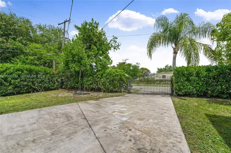 180 Seaman Avenue Opa-Locka FL 33054