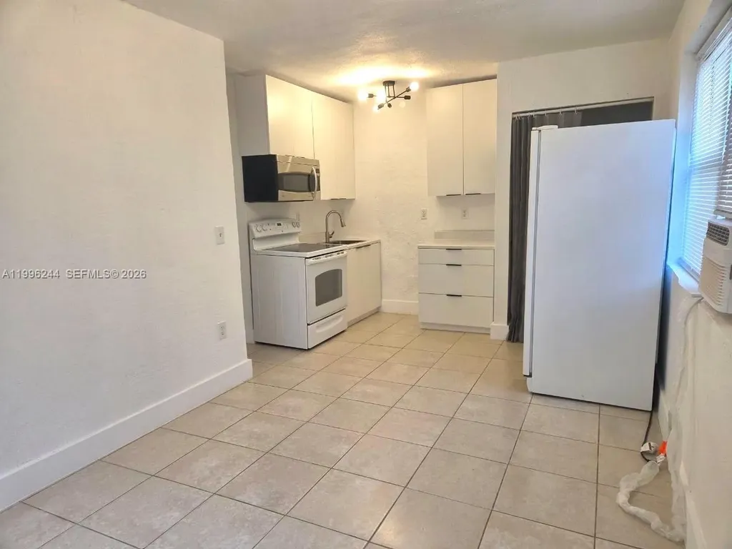 34 SW 6th Avenue Dania Beach FL 33004