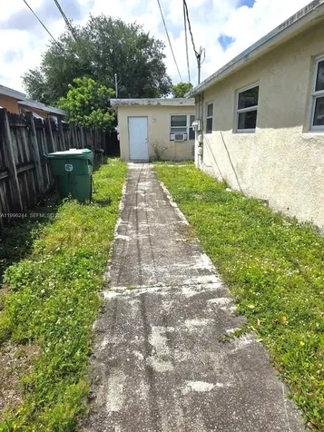 34 SW 6th Avenue Dania Beach FL 33004