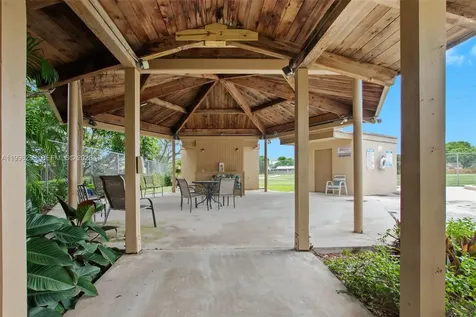 1360 NW 97th Terrace Pembroke Pines FL 33024
