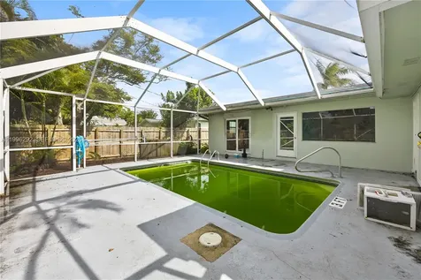 417 SW 1st Avenue Boynton Beach FL 33435