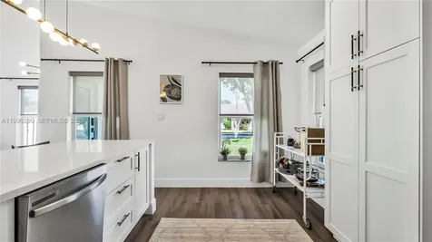 651 Shiloh Terrace Davie FL 33325