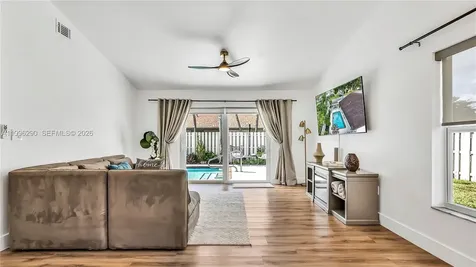 651 Shiloh Terrace Davie FL 33325