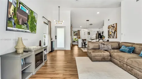 651 Shiloh Terrace Davie FL 33325